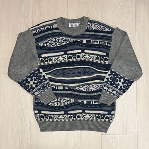 Vintage Patterned Cozy Crewneck Sweater in Gray and Blue